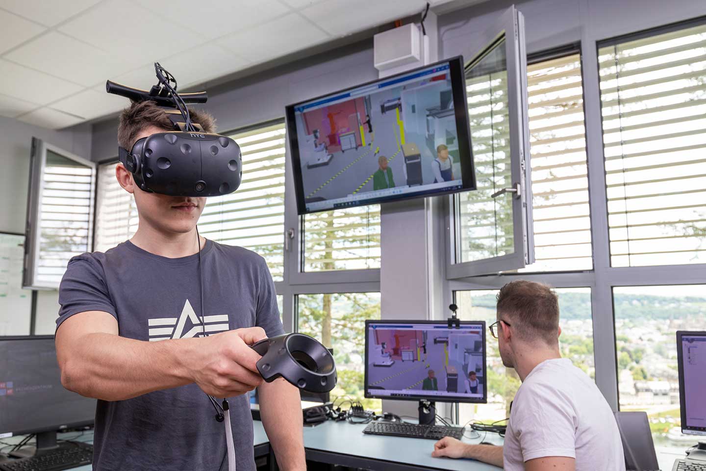 Student exploring in Virtual Reality > La Fondation Dassault Systèmes